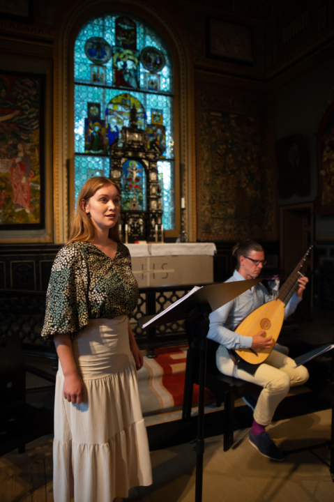 Mathilda Sidén Silfver, mezzo, och Simon Linné, luta. 
Foto: Martin Hellström.